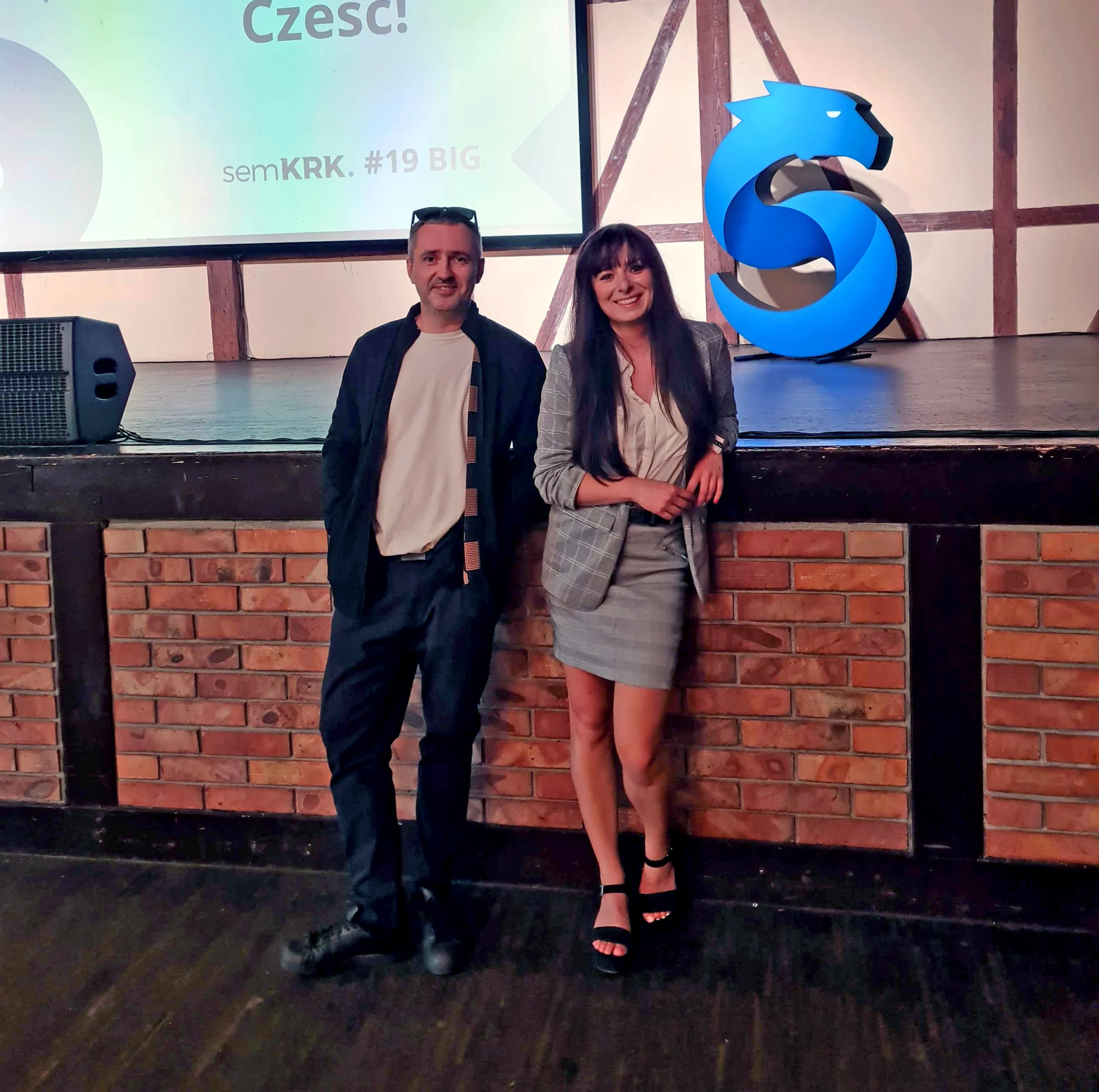 pisać treści, które czytają ludzie i zczytują algorytmy